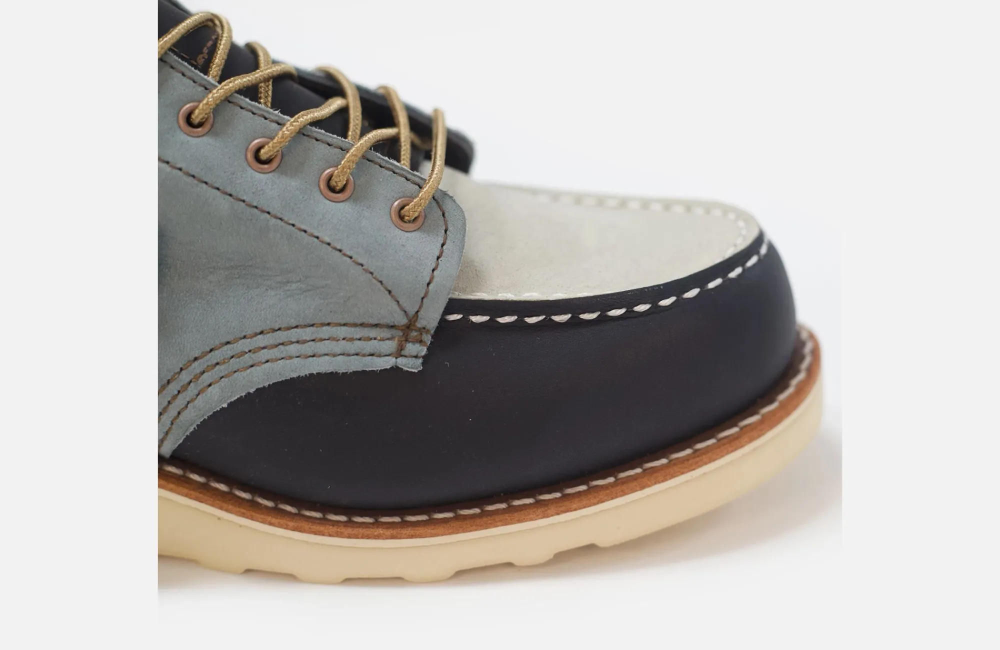 classic_moc__the_great_4-2.webp Classic Moc^Red Wing Shoes CLASSIC MOC & THE GREAT.