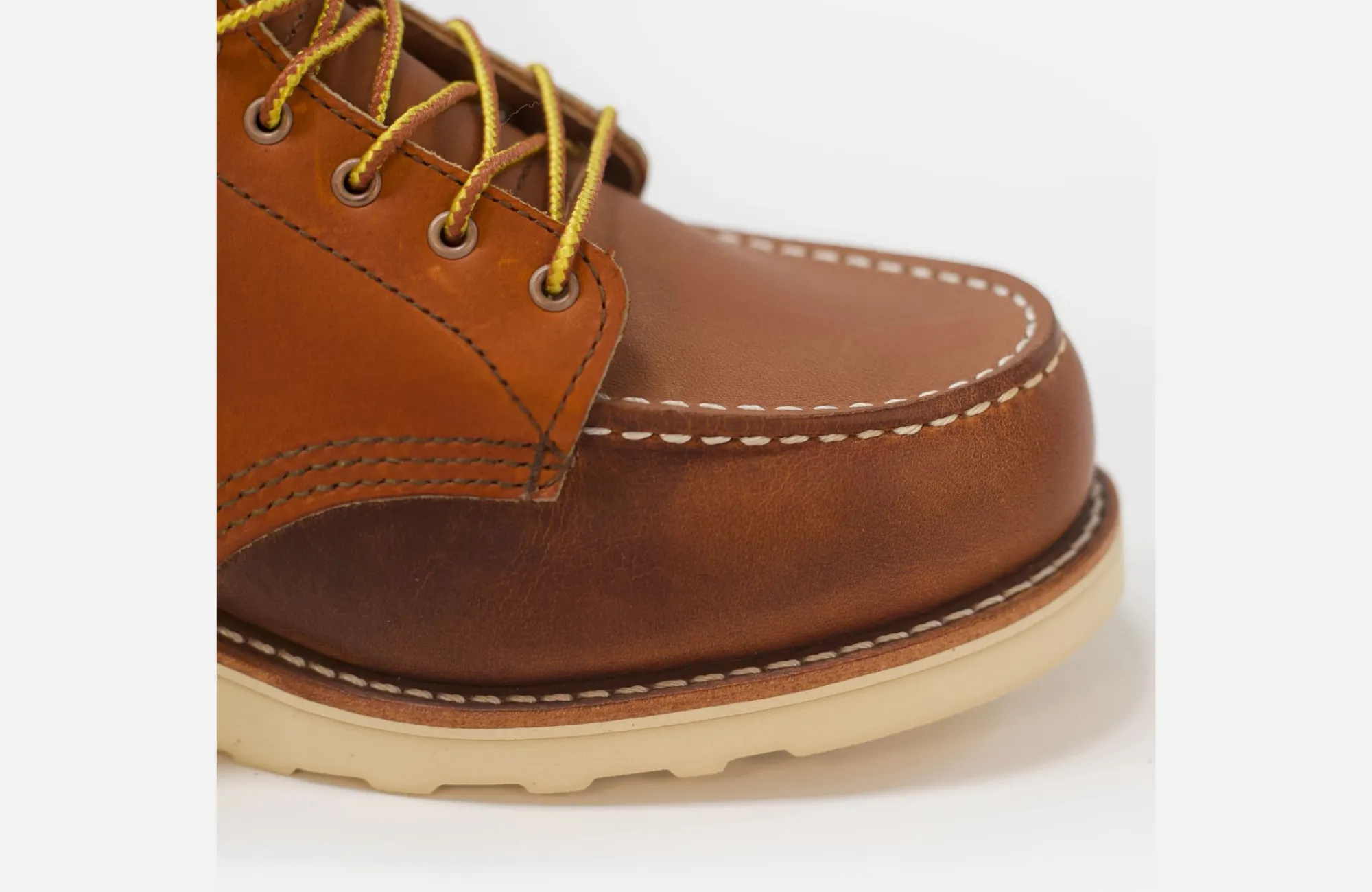 classic_moc__the_great_4.webp Classic Moc^Red Wing Shoes CLASSIC MOC & THE GREAT.