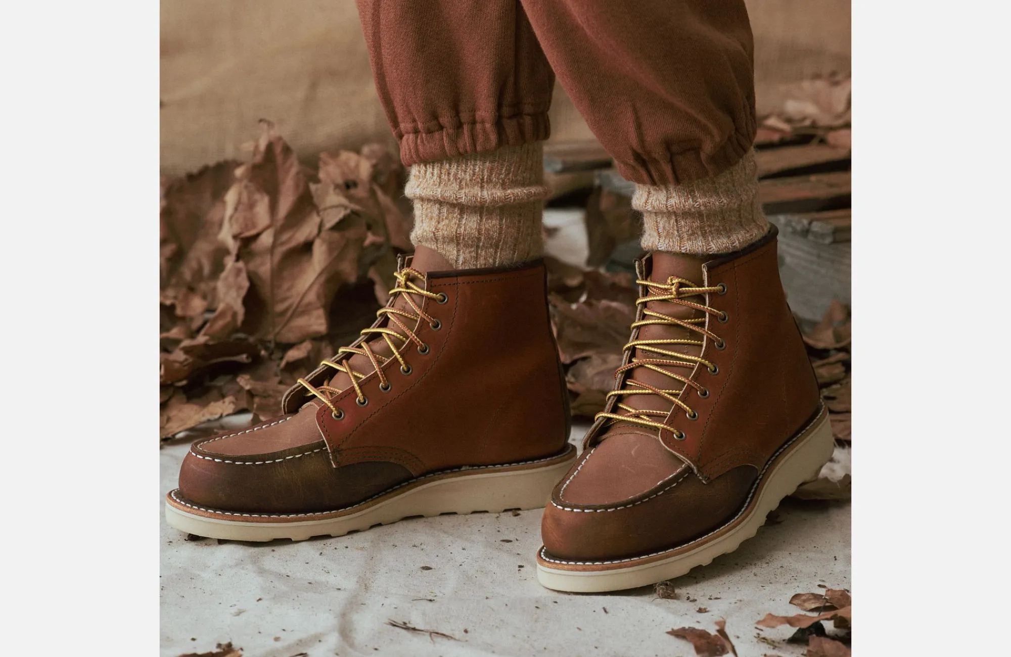 classic_moc__the_great_5.webp Classic Moc^Red Wing Shoes CLASSIC MOC & THE GREAT.
